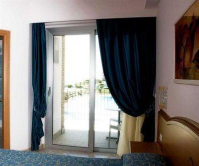 фото отеля Roses Hotel Roseto degli Abruzzi