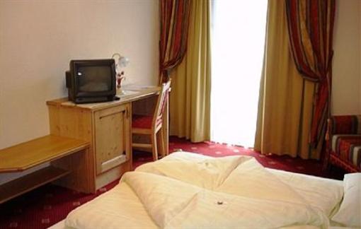 фото отеля Hotel Edelweiss Langenfeld