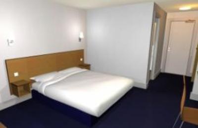 фото отеля Travelodge Leeds Bradford Airport