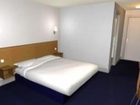 фото отеля Travelodge Leeds Bradford Airport