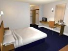 фото отеля Travelodge Leeds Bradford Airport