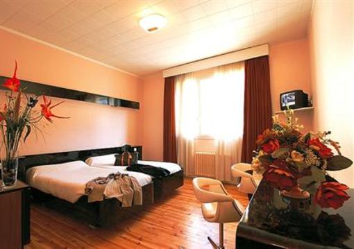 фото отеля Hotel Des Voyageurs Pont-de-Salars