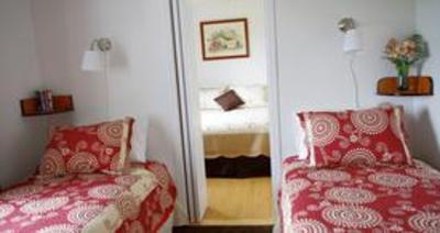 фото отеля Bells and Whistles Family Inn