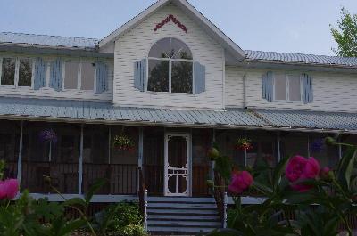 фото отеля Bells and Whistles Family Inn