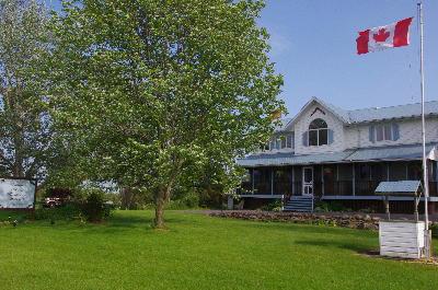 фото отеля Bells and Whistles Family Inn