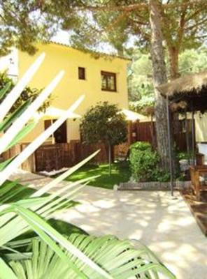 фото отеля Hostal Cal Music Premia de Dalt
