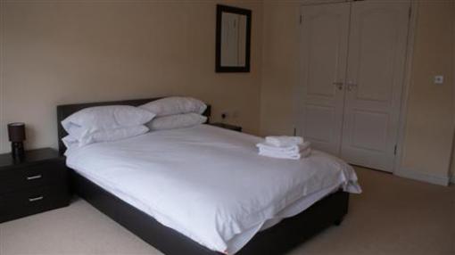 фото отеля Bliss Apartments Blagrove House Swindon