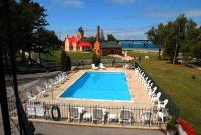 фото отеля Riviera Motel Mackinaw City