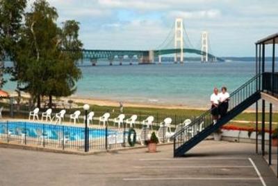 фото отеля Riviera Motel Mackinaw City
