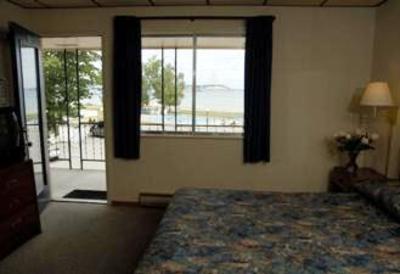 фото отеля Riviera Motel Mackinaw City