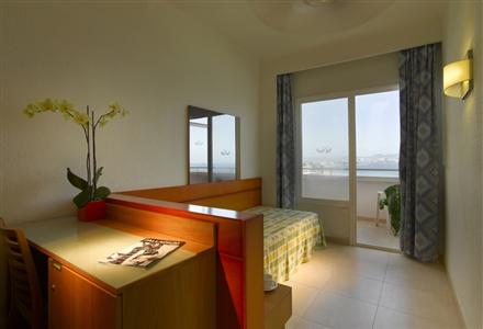 фото отеля Fiesta Hotel Playa D En Bossa Ibiza