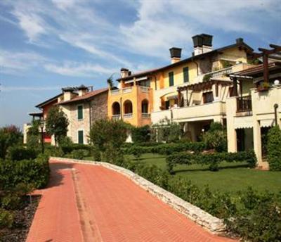 фото отеля Residence Garda Resort Village Peschiera del Garda