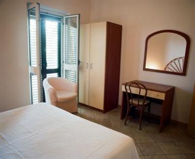 фото отеля Hotel Villaggio Pineta Petto Bianco