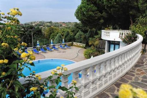 фото отеля Hotel Villaggio Pineta Petto Bianco