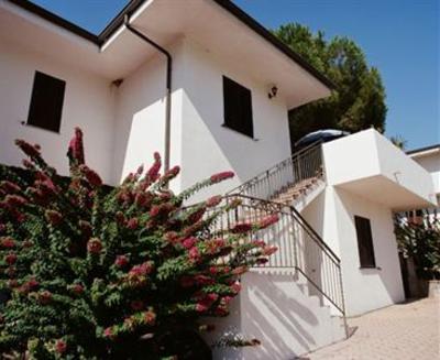 фото отеля Hotel Villaggio Pineta Petto Bianco
