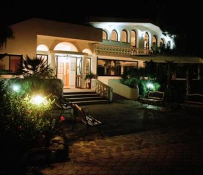 фото отеля Hotel Villaggio Pineta Petto Bianco
