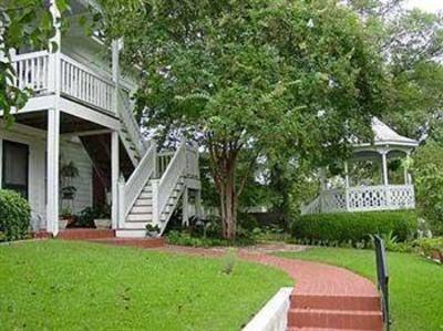 фото отеля Red Bluff Cottage Bed & Breakfast