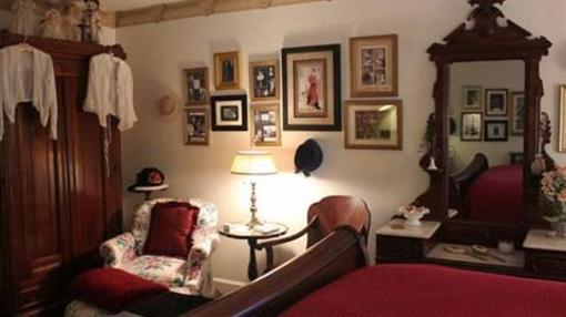 фото отеля Red Bluff Cottage Bed & Breakfast