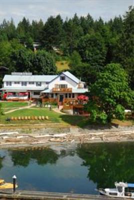 фото отеля Heriot Bay Inn and Marina