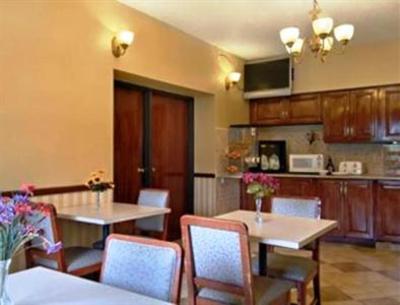 фото отеля Days Inn Saint Charles