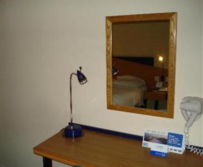 фото отеля Premier Inn Central Bridgend