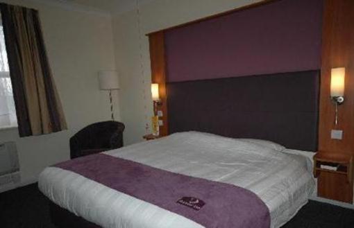 фото отеля Premier Inn Central Bridgend