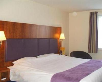 фото отеля Premier Inn Central Bridgend