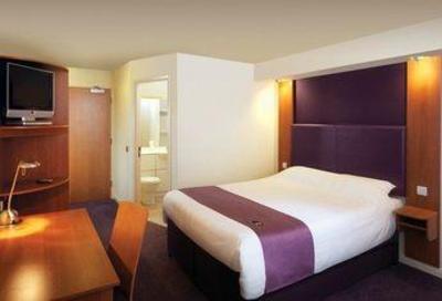 фото отеля Premier Inn Central Bridgend