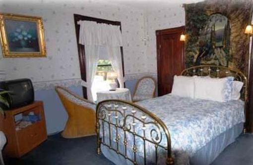 фото отеля The Lion and the Rose Bed and Breakfast