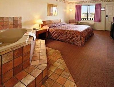 фото отеля Super 8 Tulsa/East/Airport