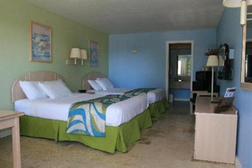 фото отеля Captain's Quarters Inn