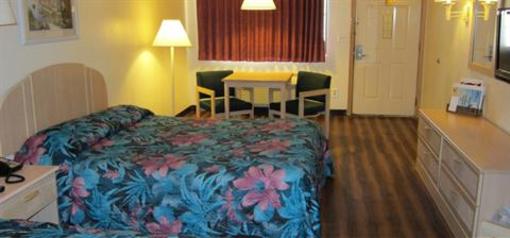фото отеля Captain's Quarters Inn