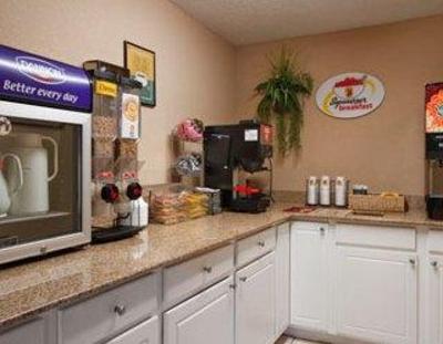 фото отеля Super 8 Motel Richmond Airport