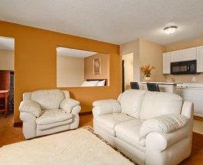 фото отеля Super 8 Motel Richmond Airport