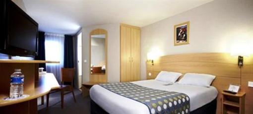 фото отеля Kyriad Saint Quentin En Yvelines Hotel Plaisir