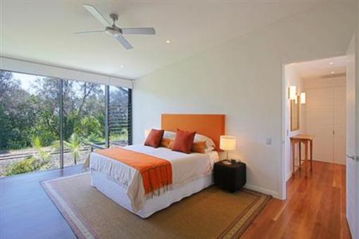 фото отеля Kiah Beach House Byron Bay