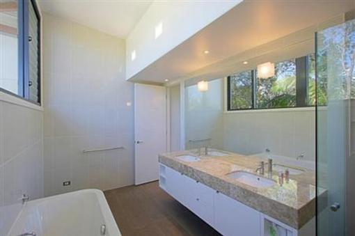 фото отеля Kiah Beach House Byron Bay