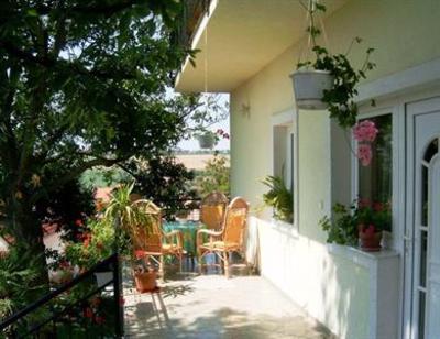 фото отеля Kovirag Apartman