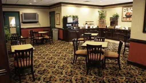 фото отеля Country Inn & Suites Calhoun