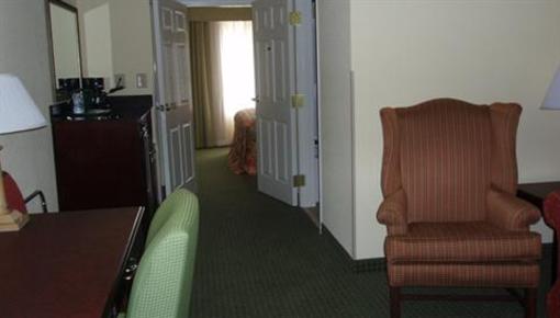 фото отеля Country Inn & Suites Calhoun