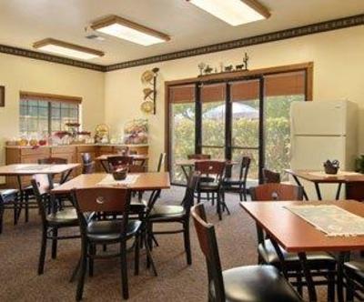 фото отеля Ramada at Arrowhead Mall
