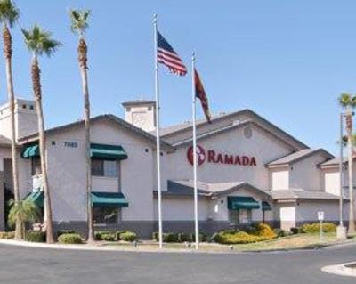 фото отеля Ramada at Arrowhead Mall