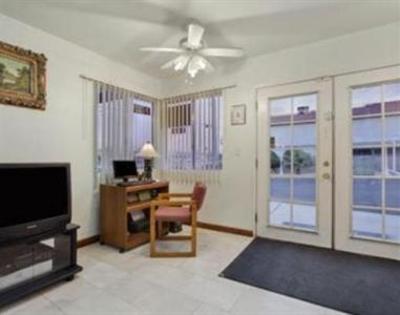 фото отеля Travelodge Ridgecrest