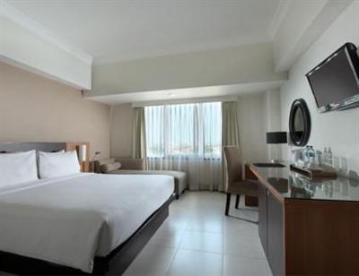 фото отеля Hotel Santika Surabaya