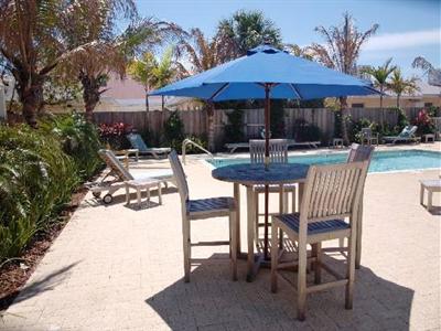 фото отеля Mainsail Beach Inn Holmes Beach