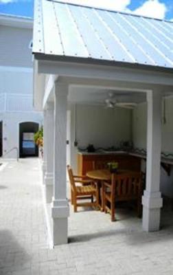 фото отеля Mainsail Beach Inn Holmes Beach