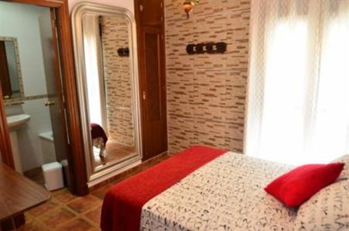 фото отеля Hostal Costa de la Luz