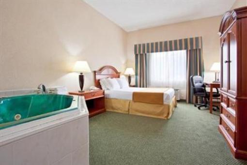 фото отеля Holiday Inn Express Pittsburgh North Harmarville