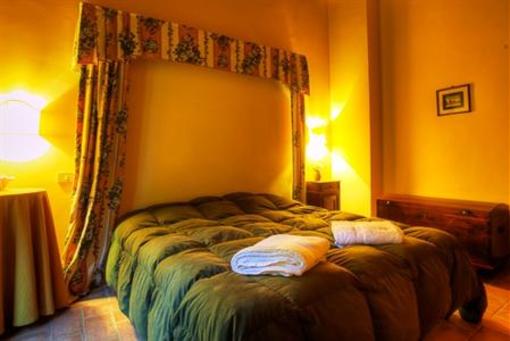 фото отеля Casale San Bartolomeo