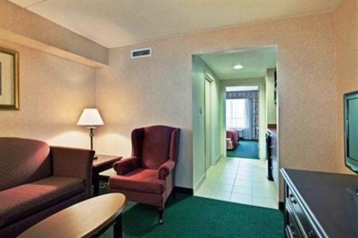 фото отеля Holiday Inn Express & Suites Milton